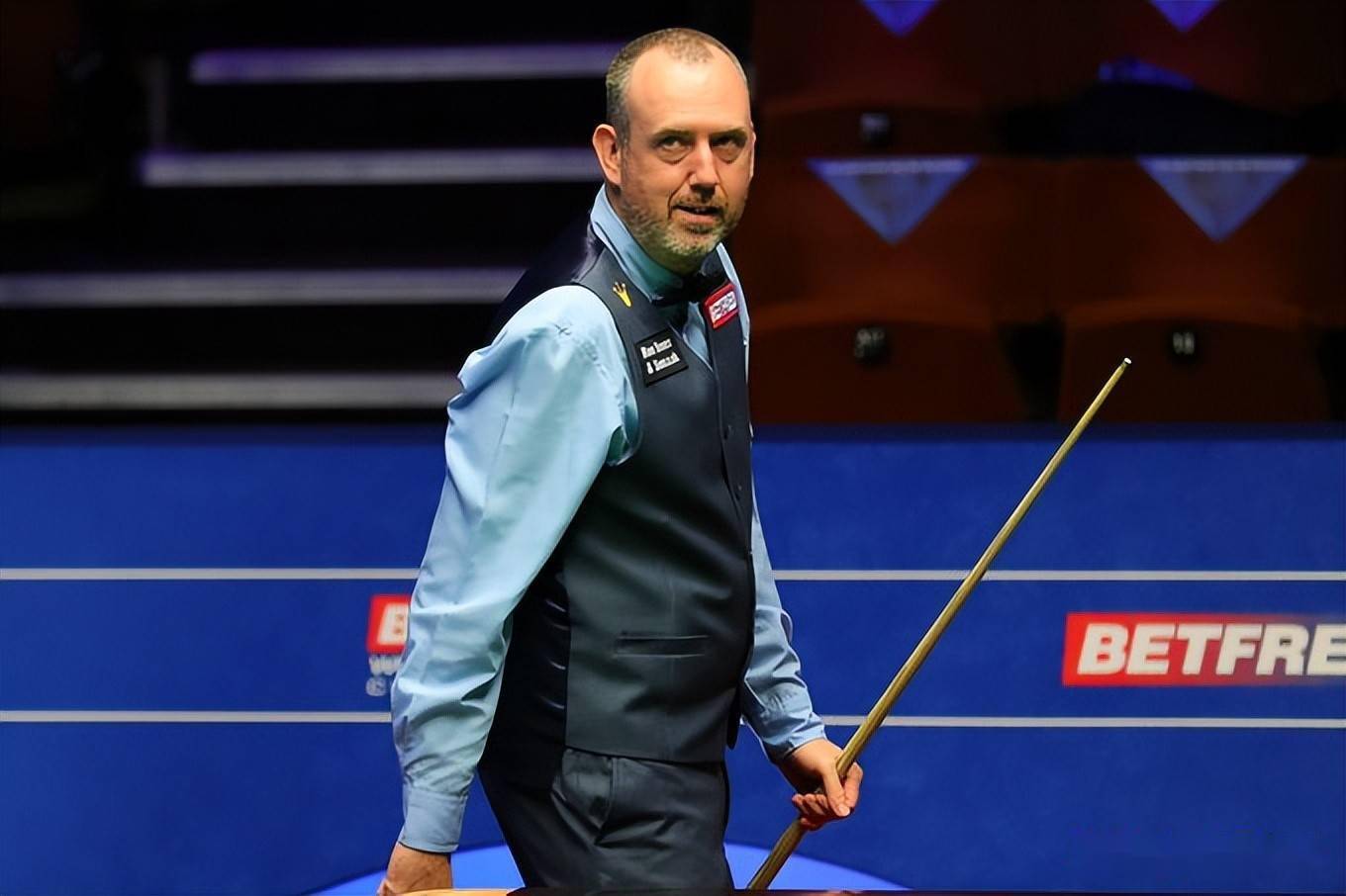 熟悉场地并 熟悉场地并